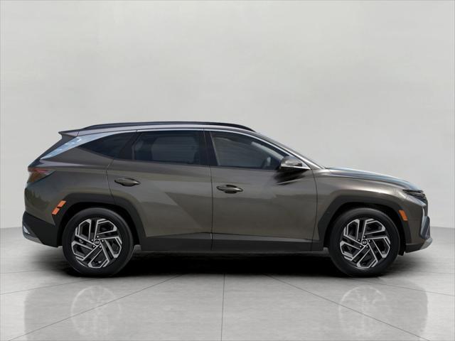 2025 Hyundai TUCSON Hybrid Vehicle Photo in Green Bay, WI 54304