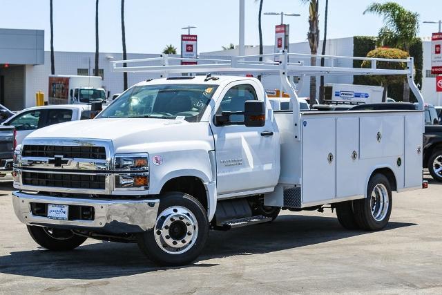 2023 Chevrolet Silverado Chassis Cab Vehicle Photo in VENTURA, CA 93003-8585