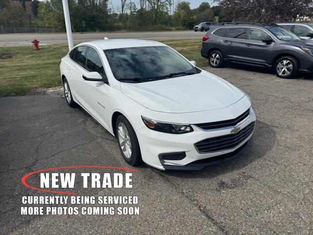 2017 Chevrolet Malibu Vehicle Photo in GRAND BLANC, MI 48439-8139