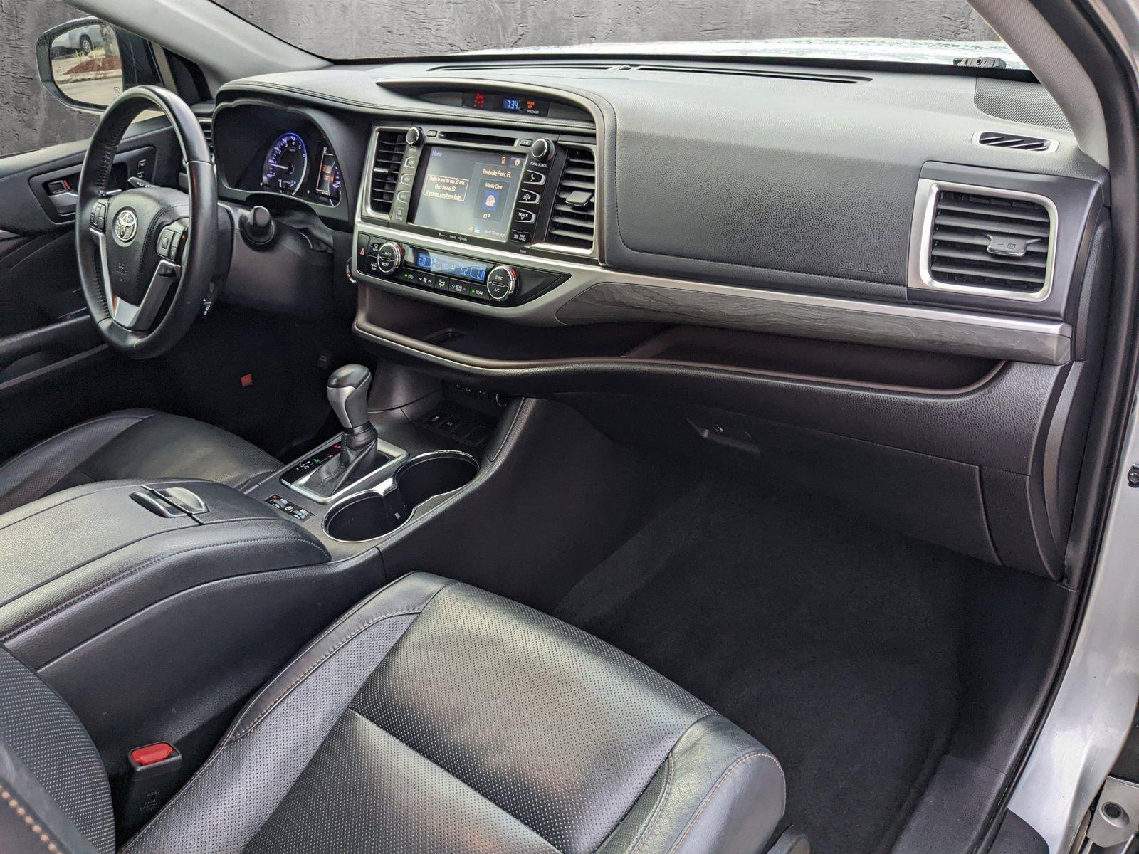 2019 Toyota Highlander Vehicle Photo in Davie, FL 33331