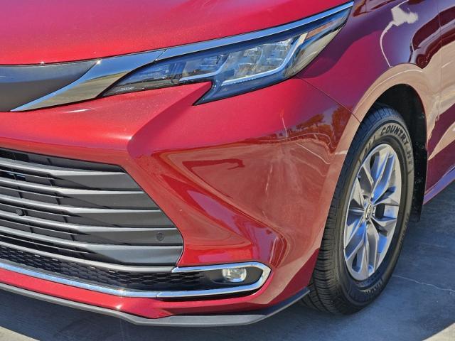 2022 Toyota Sienna Vehicle Photo in Denison, TX 75020