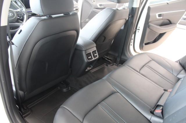 2022 Hyundai SONATA Hybrid Vehicle Photo in Green Bay, WI 54304