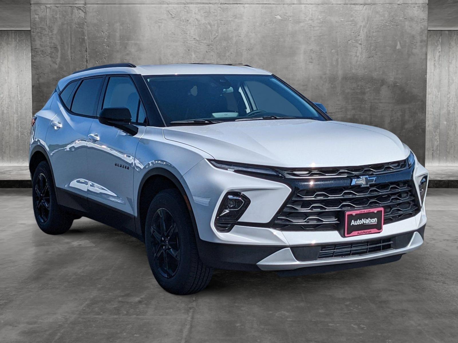 2025 Chevrolet Blazer Vehicle Photo in VALENCIA, CA 91355-1705