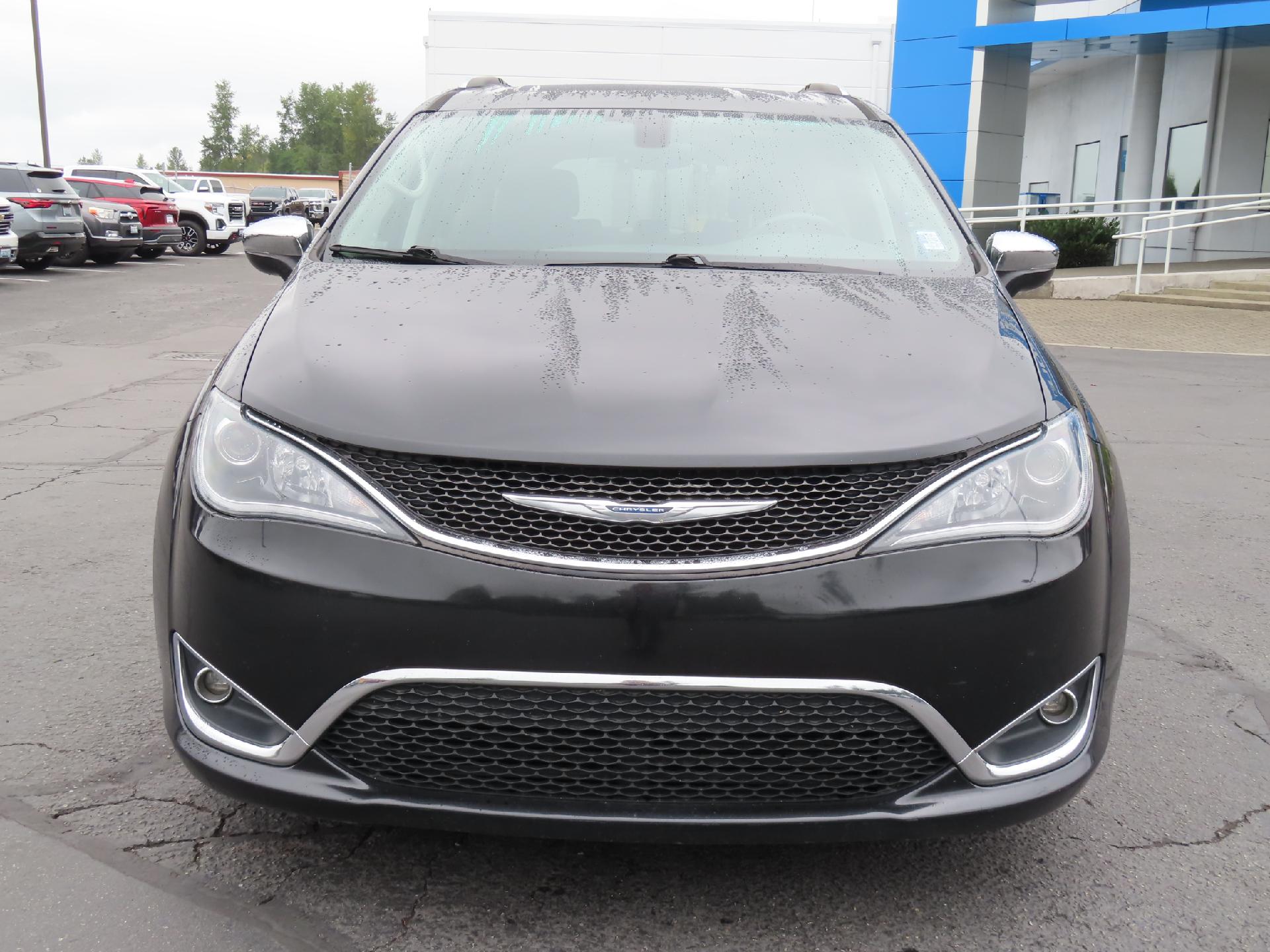 Used 2018 Chrysler Pacifica Limited with VIN 2C4RC1GG1JR273852 for sale in Enumclaw, WA