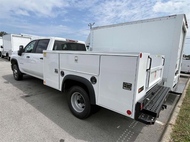 2024 Chevrolet Silverado 3500 HD Chassis Cab Vehicle Photo in ALCOA, TN 37701-3235