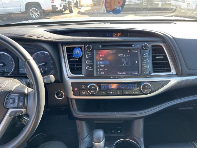 2019 Toyota Highlander Vehicle Photo in GOODYEAR, AZ 85338-1310