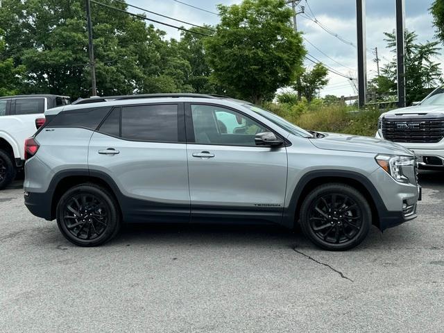 2024 GMC Terrain Vehicle Photo in LOWELL, MA 01852-4336