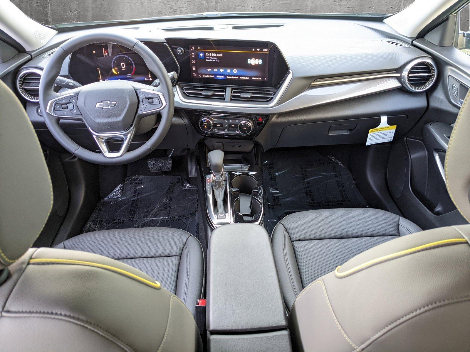 2025 Chevrolet Trax Vehicle Photo in VALENCIA, CA 91355-1705