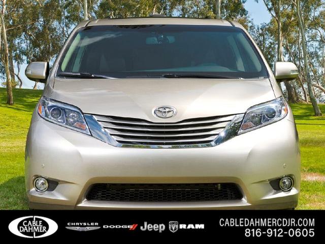 2017 Toyota Sienna Vehicle Photo in Kansas City, MO 64114