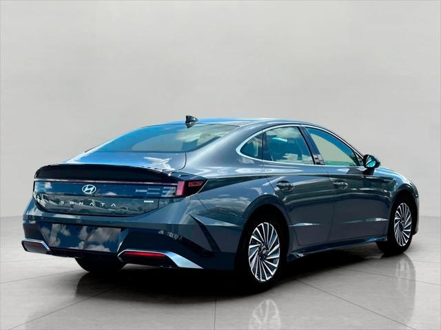 2025 Hyundai SONATA Hybrid Vehicle Photo in Green Bay, WI 54304