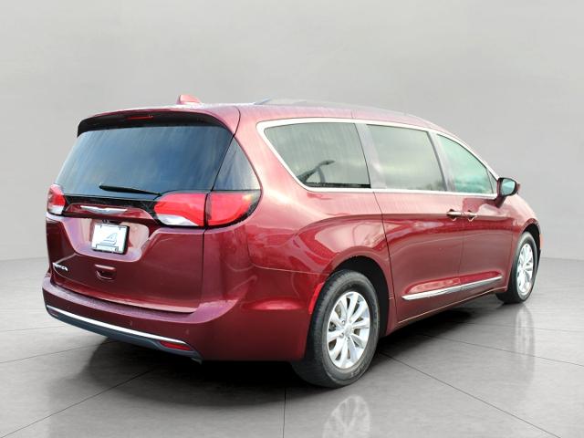 2017 Chrysler Pacifica Vehicle Photo in MADISON, WI 53713-3220