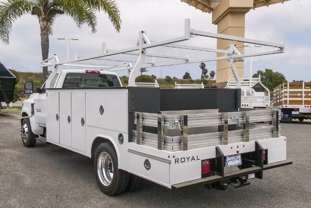 2023 Chevrolet Silverado Chassis Cab Vehicle Photo in VENTURA, CA 93003-8585