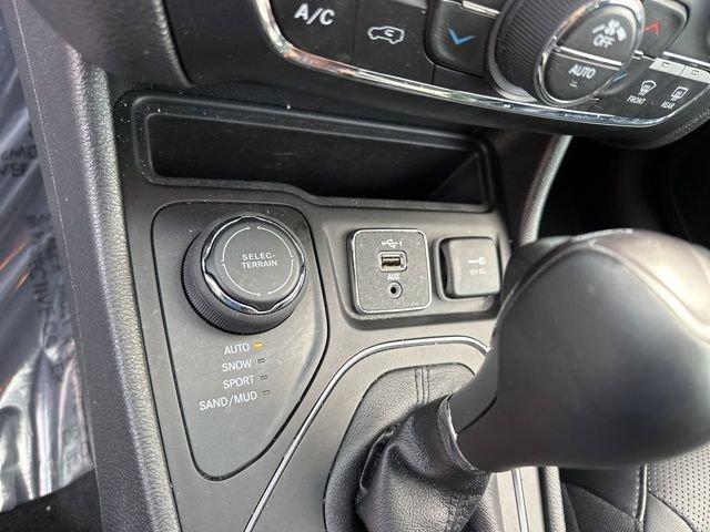 2021 Jeep Cherokee Vehicle Photo in MEDINA, OH 44256-9631