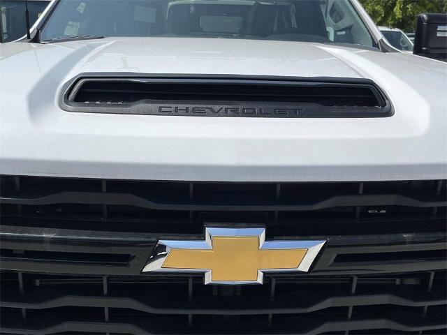 2024 Chevrolet Silverado 3500 HD CC Vehicle Photo in ALCOA, TN 37701-3235