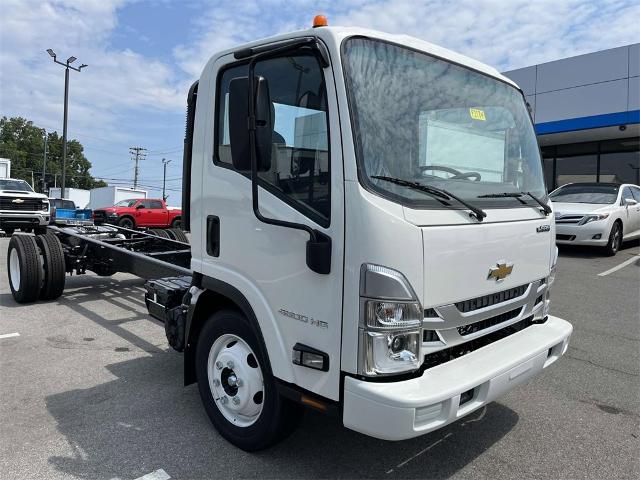 2025 Chevrolet Low Cab Forward 4500 Vehicle Photo in ALCOA, TN 37701-3235