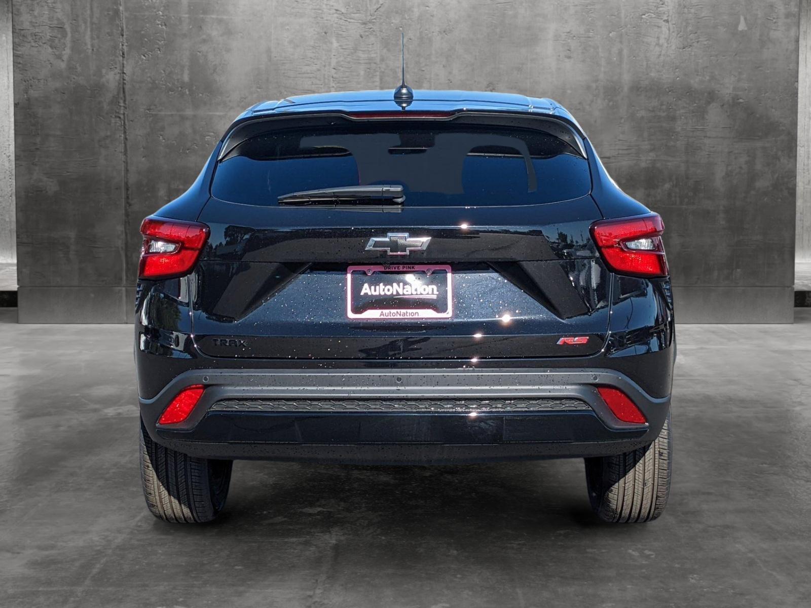 2024 Chevrolet Trax Vehicle Photo in VALENCIA, CA 91355-1705