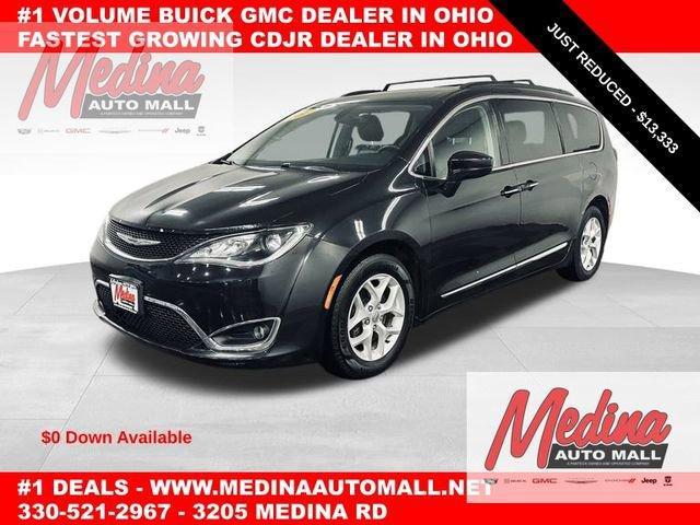 2017 Chrysler Pacifica Vehicle Photo in MEDINA, OH 44256-9631