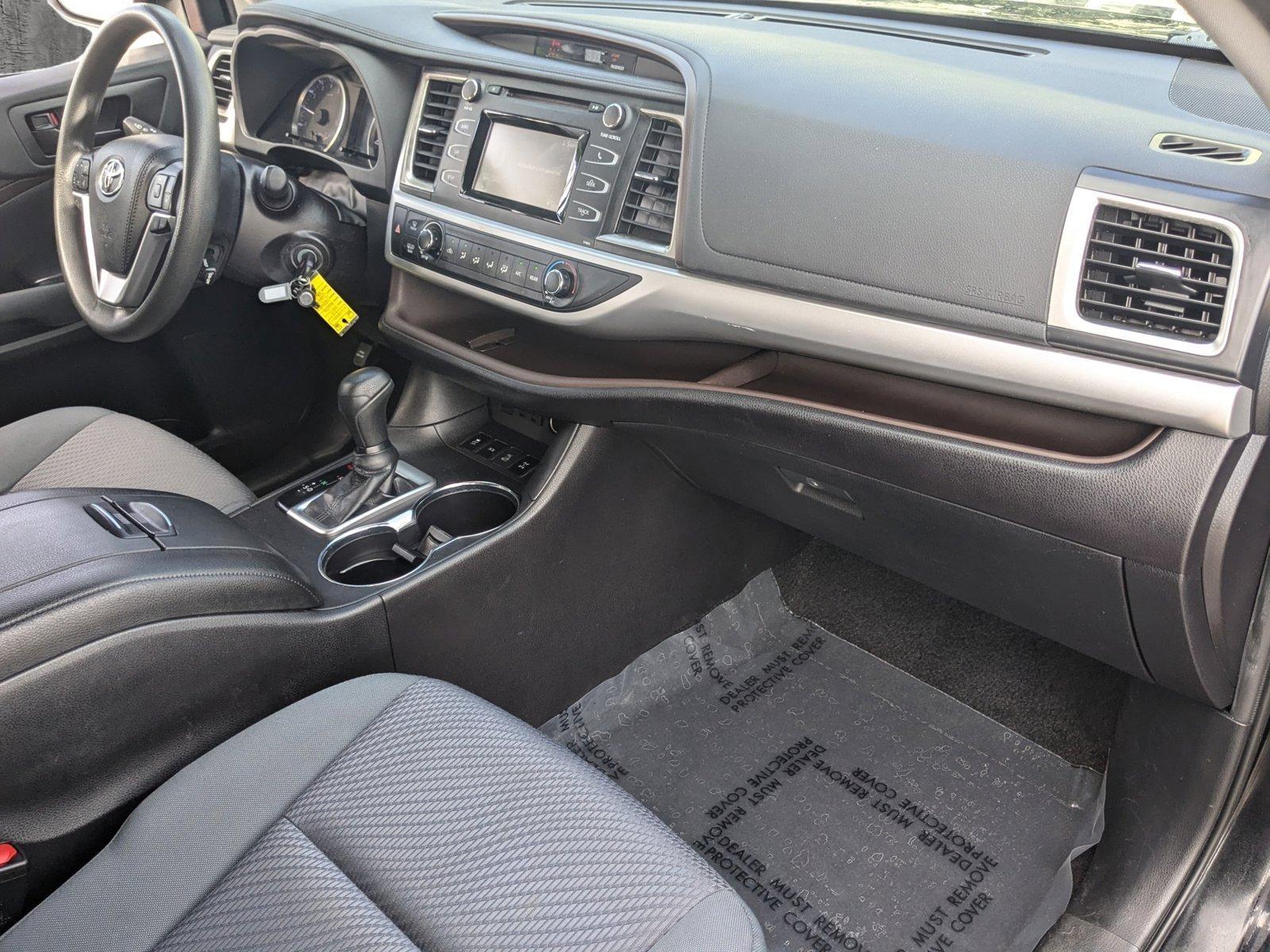 2019 Toyota Highlander Vehicle Photo in Davie, FL 33331