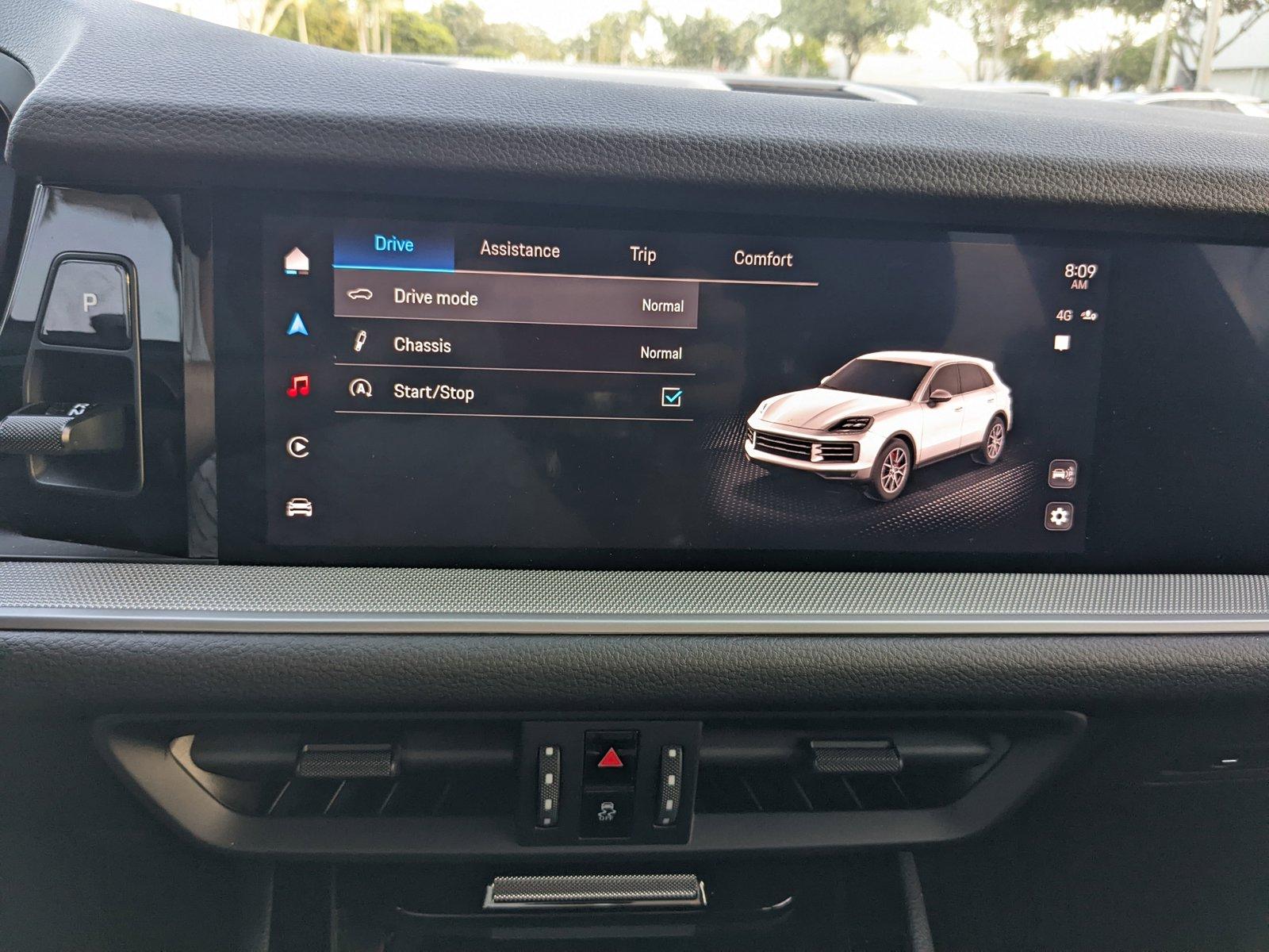 2024 Porsche Cayenne Vehicle Photo in Davie, FL 33331