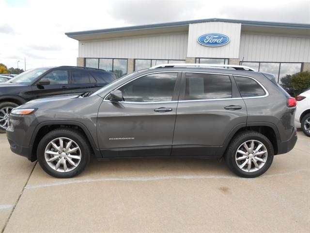 Used 2018 Jeep Cherokee Limited with VIN 1C4PJMDX6JD599829 for sale in Tyndall, SD