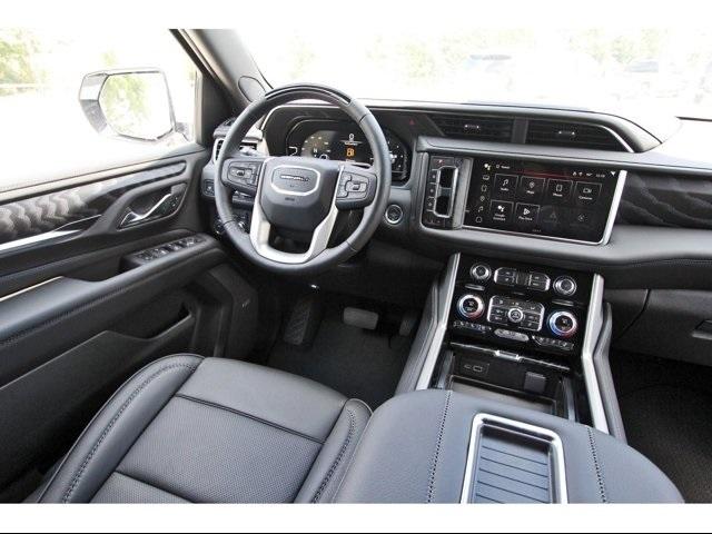 2024 GMC Yukon XL Vehicle Photo in ROSENBERG, TX 77471-5675