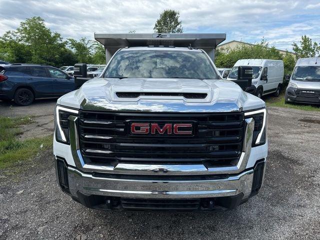 2024 GMC Sierra 3500 HD Chassis Cab Vehicle Photo in MEDINA, OH 44256-9631