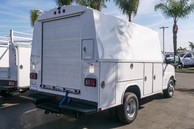 2024 Chevrolet Express Commercial Cutaway Vehicle Photo in VENTURA, CA 93003-8585