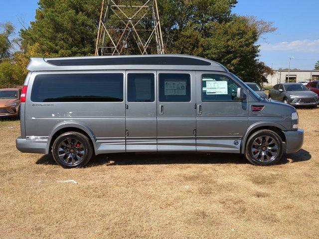 2024 GMC Savana Cargo 2500 Vehicle Photo in ALBERTVILLE, AL 35950-0246