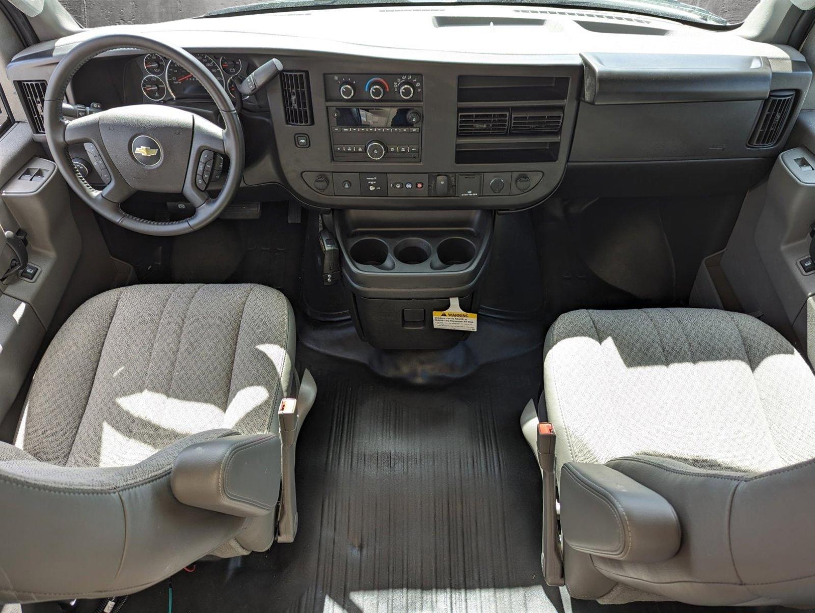 2023 Chevrolet Express Cutaway 4500 Vehicle Photo in GREENACRES, FL 33463-3207