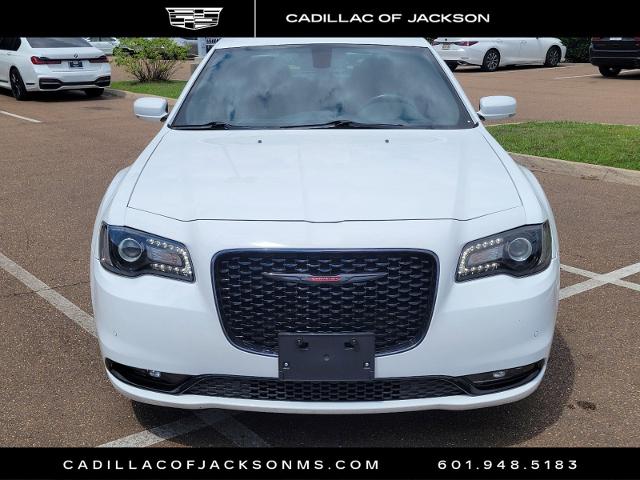 2022 Chrysler 300 Vehicle Photo in RIDGELAND, MS 39157-4406