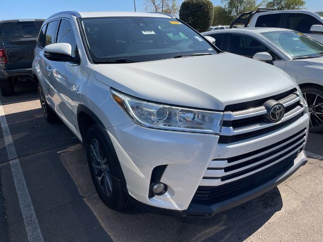 2019 Toyota Highlander Vehicle Photo in GOODYEAR, AZ 85338-1310