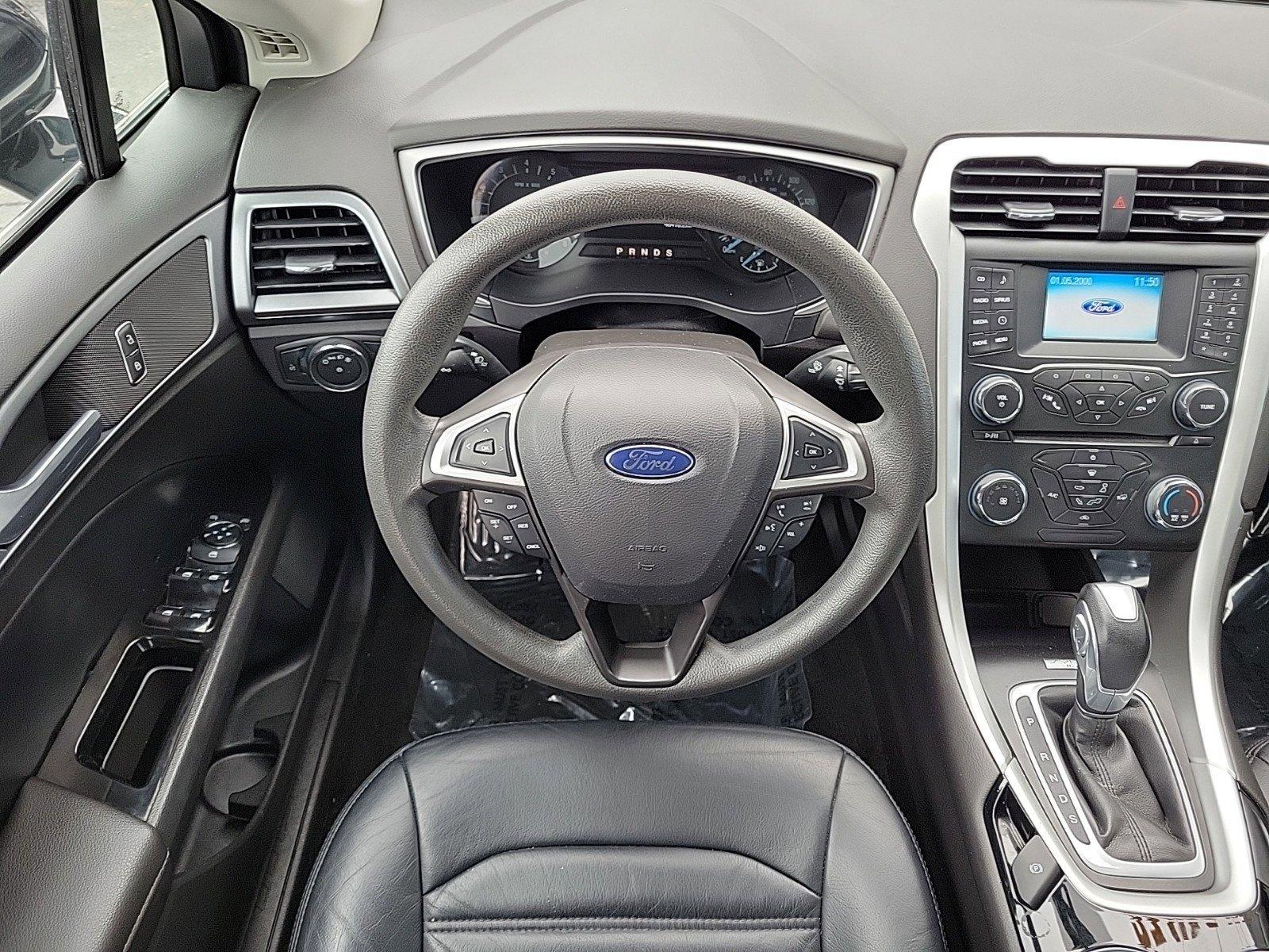 2013 Ford Fusion Vehicle Photo in Saint Charles, IL 60174