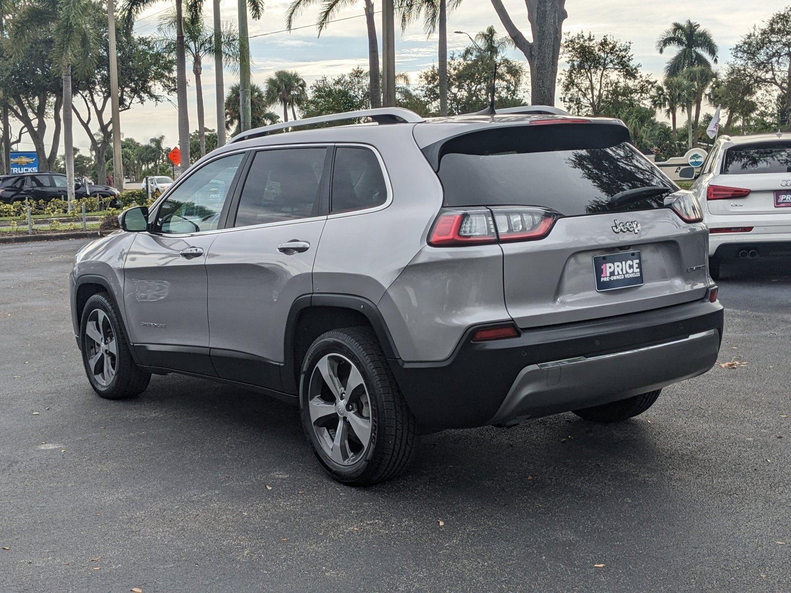 2019 Jeep Cherokee Vehicle Photo in GREENACRES, FL 33463-3207