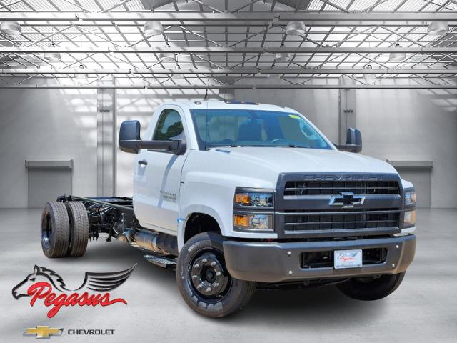 2024 Chevrolet Silverado 5500 HD Vehicle Photo in ENNIS, TX 75119-5114