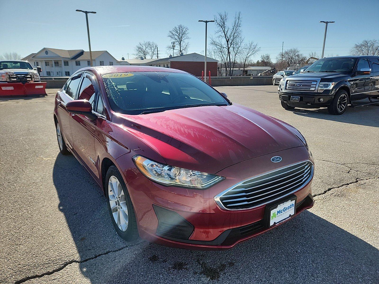 2019 Ford Fusion Hybrid Vehicle Photo in Cedar Rapids, IA 52402