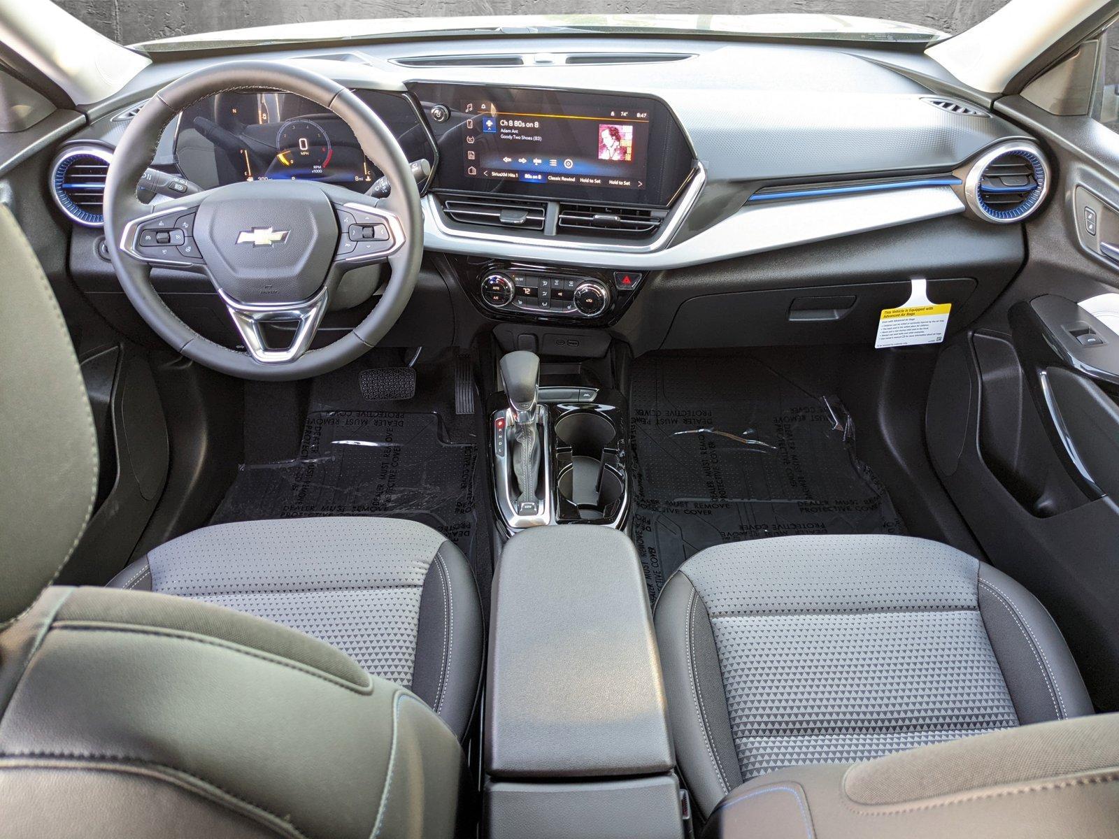 2025 Chevrolet Trax Vehicle Photo in VALENCIA, CA 91355-1705