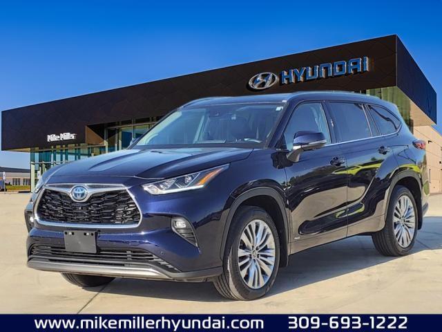 2023 Toyota Highlander Vehicle Photo in Peoria, IL 61615