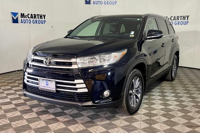 Used 2019 Toyota Highlander XLE with VIN 5TDJZRFH3KS621177 for sale in Kansas City