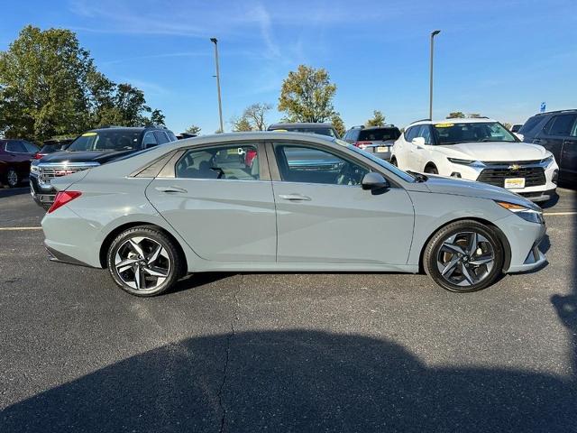 2022 Hyundai ELANTRA Vehicle Photo in COLUMBIA, MO 65203-3903