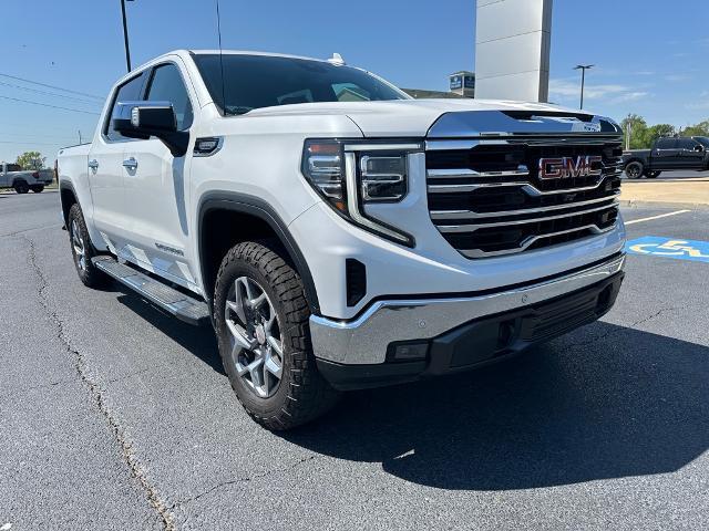 Used 2022 GMC Sierra 1500 SLT with VIN 3GTUUDED7NG599698 for sale in Little Rock