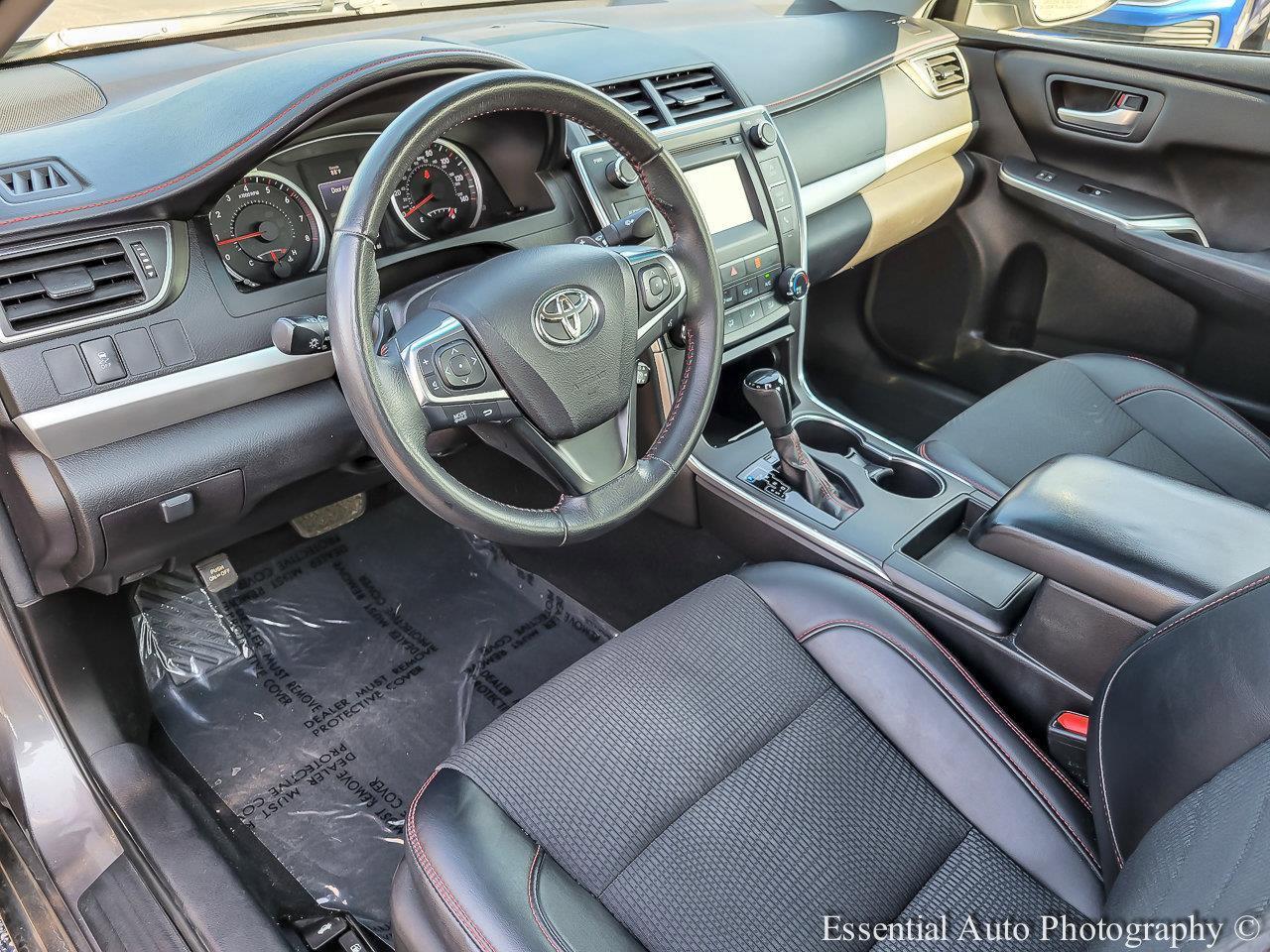 2017 Toyota Camry Vehicle Photo in Saint Charles, IL 60174