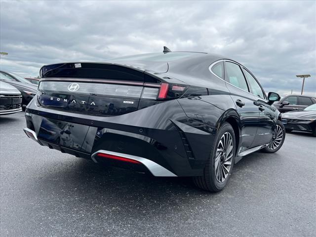 2024 Hyundai SONATA Hybrid Vehicle Photo in O'Fallon, IL 62269