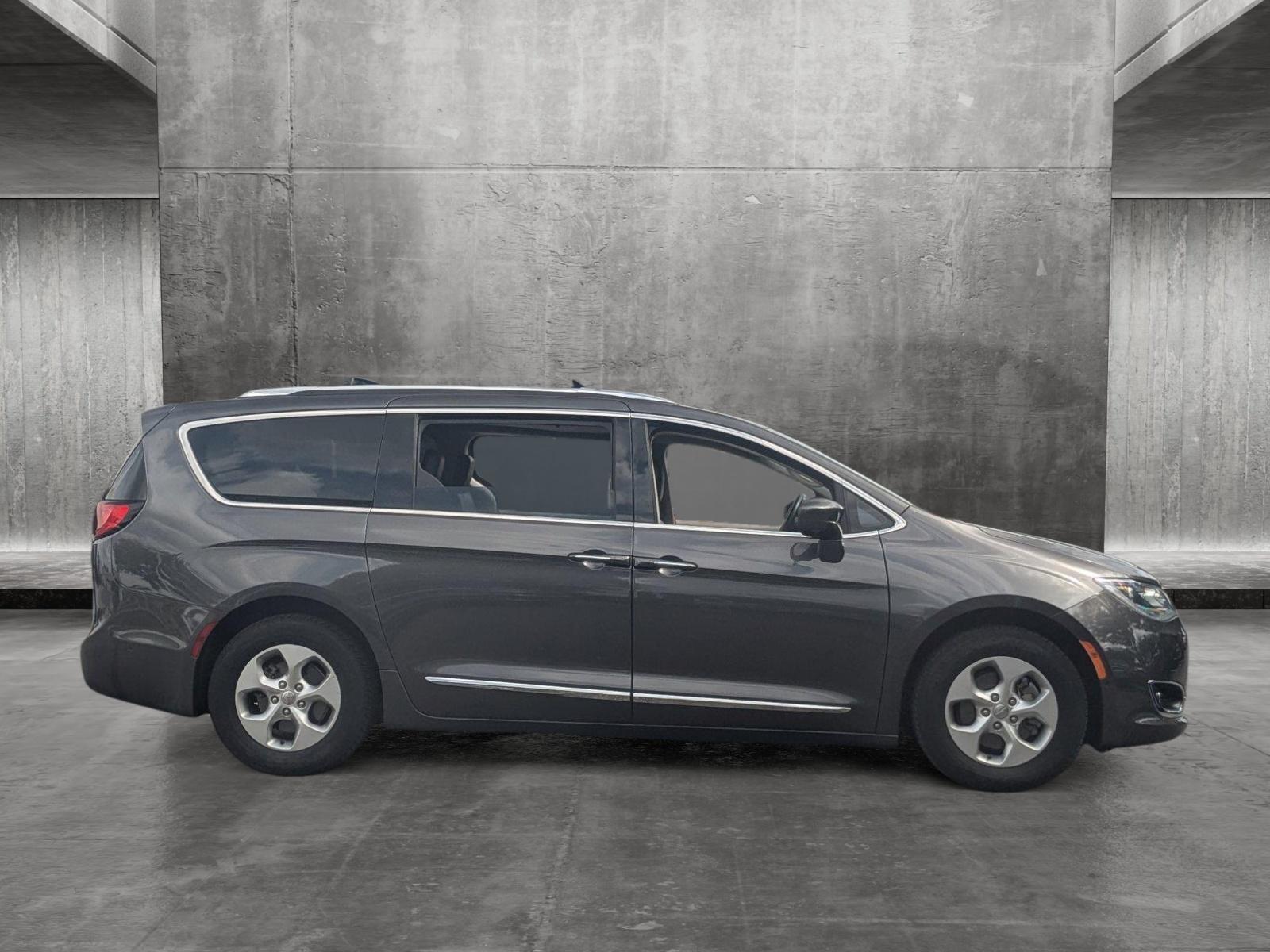 2017 Chrysler Pacifica Vehicle Photo in Towson, MD 21204