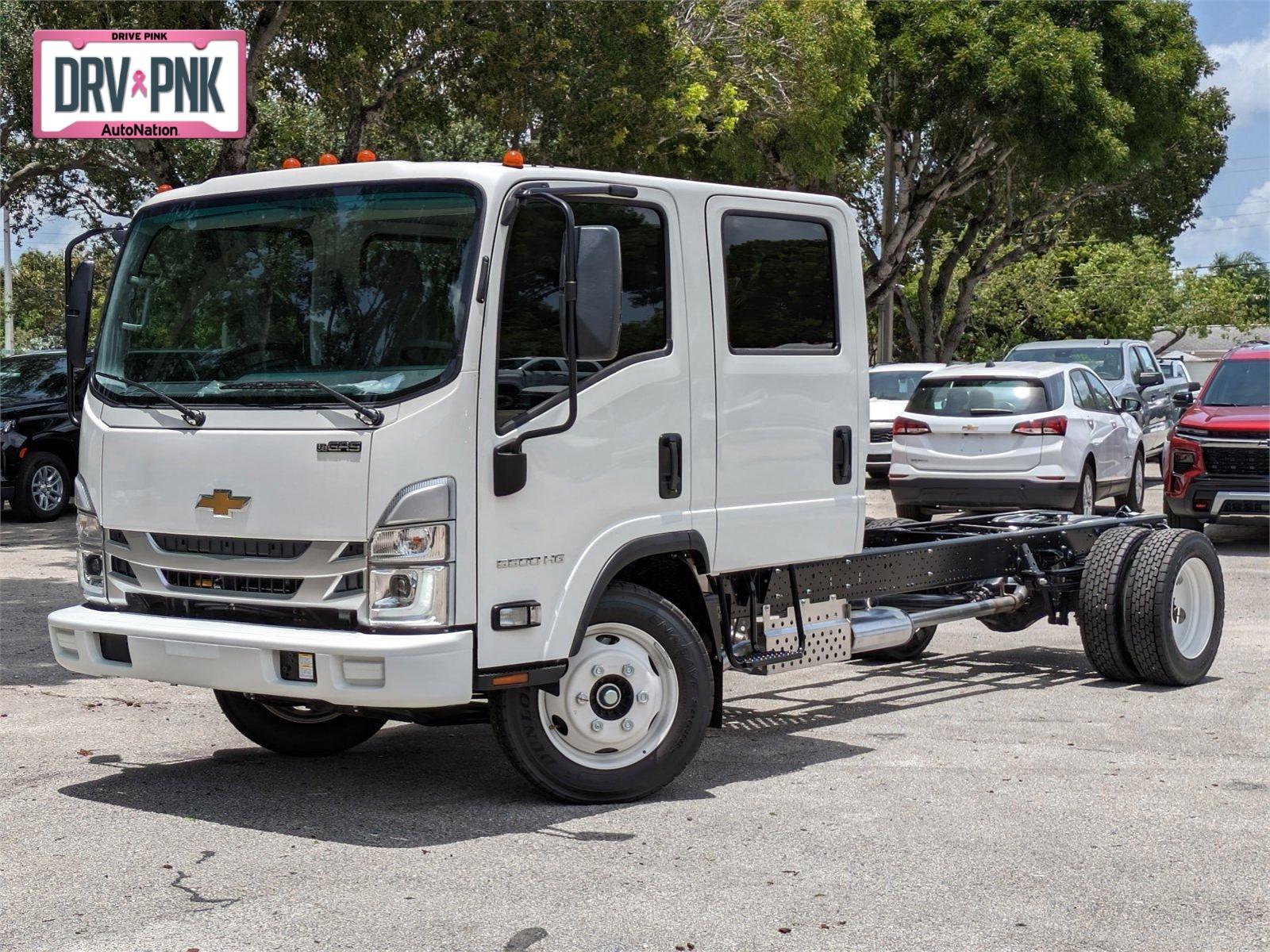 2025 Chevrolet Low Cab Forward 5500 HG Vehicle Photo in GREENACRES, FL 33463-3207