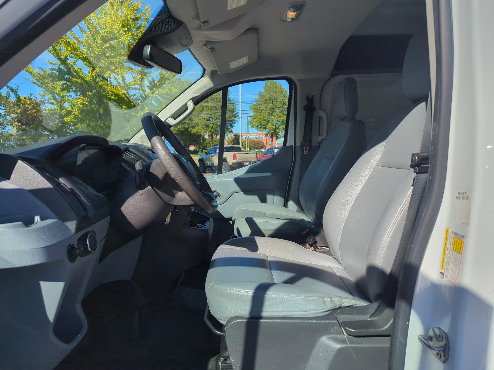 2017 Ford Transit Van Vehicle Photo in Memphis, TN 38133