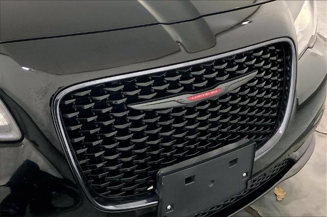 2022 Chrysler 300 Vehicle Photo in Kansas City, MO 64114