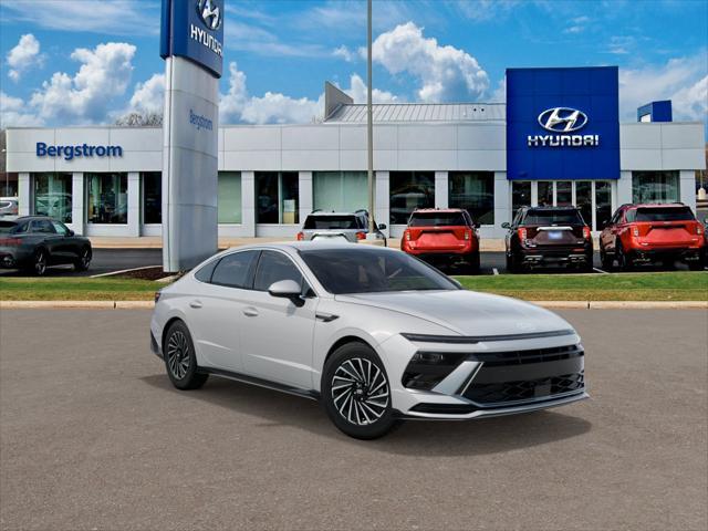 2025 Hyundai SONATA Hybrid Vehicle Photo in Green Bay, WI 54304