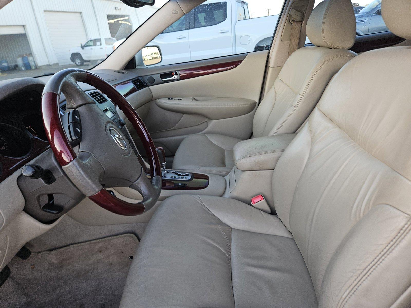 2004 Lexus ES 330 Vehicle Photo in NORTH RICHLAND HILLS, TX 76180-7199