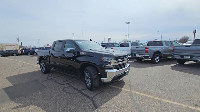 Used 2021 Chevrolet Silverado 1500 LT with VIN 1GCUYDED9MZ158531 for sale in Saint Cloud, Minnesota