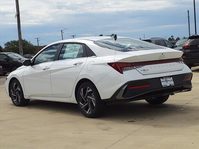 2024 Hyundai ELANTRA Vehicle Photo in Peoria, IL 61615